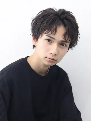 ショート カラー パーマ メンズ キッズ 西口徒歩20秒　寒色 カラーミディアムヘアのヘアスタイル
