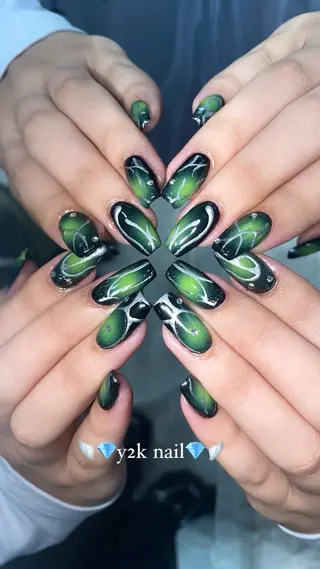 ネイル カンナ【Y2Kネイル /コーンロウ】のネイルデザイン