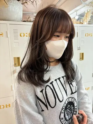 セミロング カラー LOMARLIE JURIAのヘアスタイル