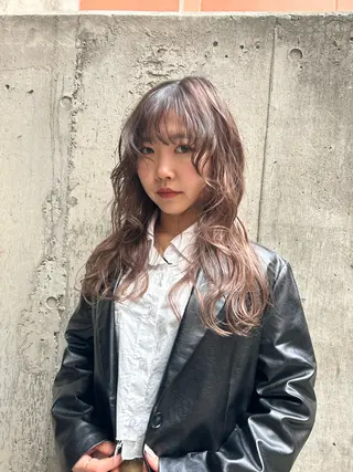 セミロング カラー ayano🍒パーマ 暖色カラーのヘアスタイル