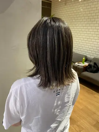 ミディアム カラー アカリ /ショートカットのヘアスタイル