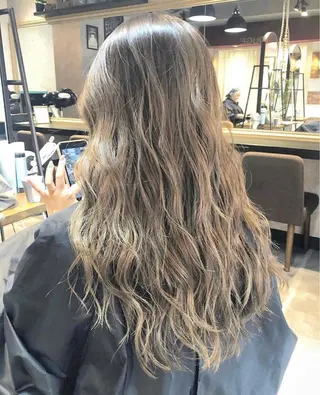 ロング salowin 原宿 aroa所属・韓国／ハッシュカット ／透明感カラー／金野のヘアスタイル