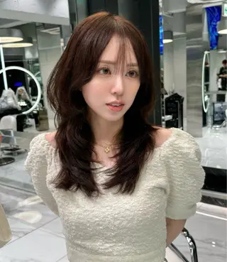 ミディアム カラー SALOWIN三軒茶屋店所属・🇰🇷韓国レイヤー の神様🇰🇷のヘアスタイル