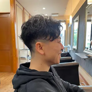 メンズ ハイトーン/ ウルフ/suzuhaのヘアスタイル