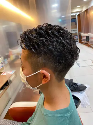 ショート パーマ メンズ 塩谷黎✨ブリーチ無W カラーメンズパーマ✨のヘアスタイル