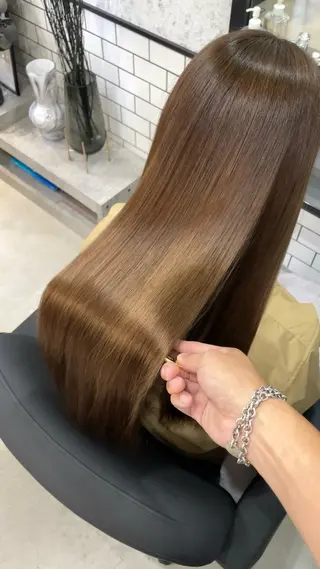 ロング ANDO HIKARIのヘアスタイル