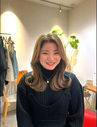セミロング カラー Journey所属・政木 きららのヘアスタイル