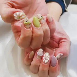 ネイル 根津 綾子のネイルデザイン