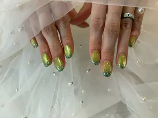 ミディアム NAIL SALON FLOR所属・キラキラネイル/ 韓国ネイルMAKIのネイルデザイン