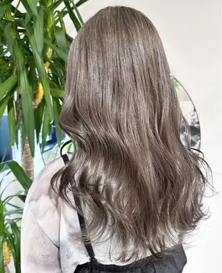カラー 上田 美尋のヘアスタイル