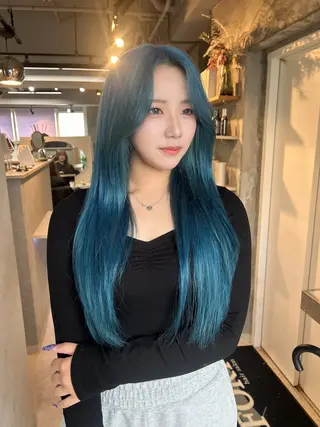 ロング カラー 心斎橋ヘアカラー ブリーチmarinaのヘアスタイル