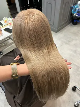 ロング カラー 🩶ブリーチ/ レイヤー🩶フミカのヘアスタイル