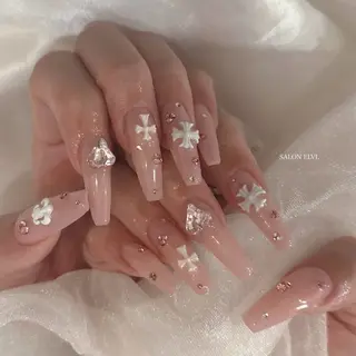 ネイル SALON ELVI.所属・SALON ELVI.のネイルデザイン