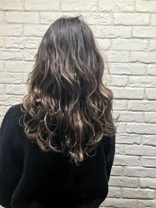 カラー 出村谷 雄太のヘアスタイル