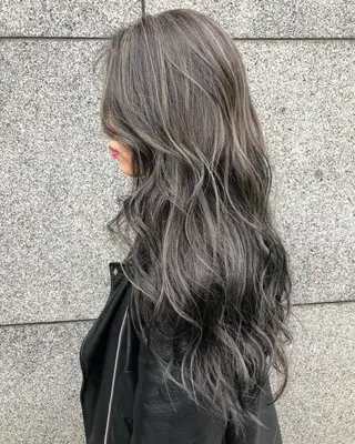 ロング カラー REVE所属・TAKU 美容師のヘアスタイル