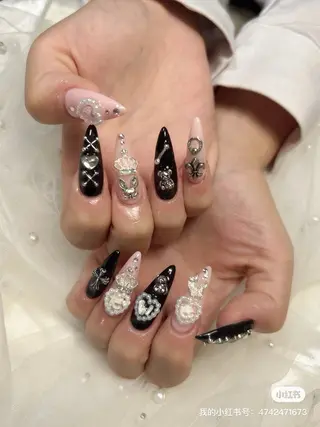 ネイル U·Mi nail salon所属・U·MI 長さ出し専門店のネイルデザイン