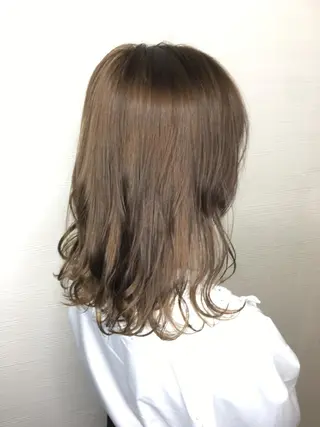 ミディアム カラー ヘアアレンジ 🧶ブリーチカラー TERU🧶のヘアスタイル