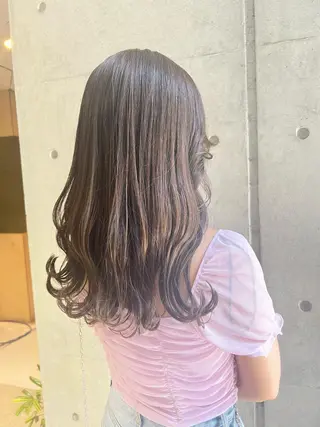 セミロング カラー feery所属・與座 小遥のヘアスタイル