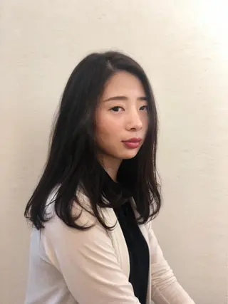 ミディアム 大場 優のヘアスタイル