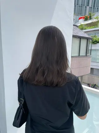 カラー maina/透明感 ベージュ/暖色カラーのヘアスタイル