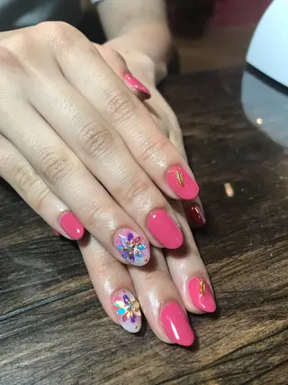 ネイル キラキラ オメメのネイルデザイン