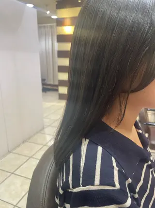 カラー 桑田 新菜のヘアスタイル