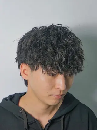 ミディアム パーマ メンズ 橋本 ゆりあのヘアスタイル