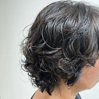 ミディアム パーマ ケアブリーチ、パーマ 田中千隼のヘアスタイル