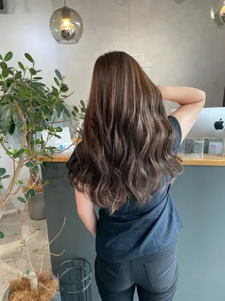 ロング 岸川 恭子のヘアスタイル