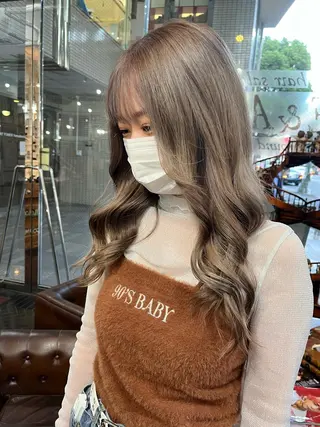 ロング カラー モモカ/ハイトーン /バレイヤージュのヘアスタイル