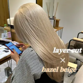 ロング カラー 肌に馴染むハイトーン /ミルクティーカラーのヘアスタイル