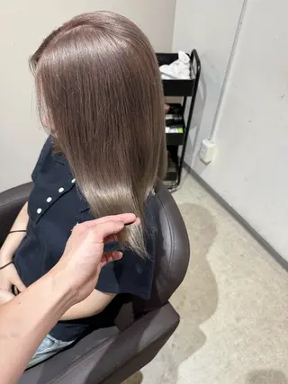 セミロング ✨艶ブリーチカラー✨ ✨艶髪ストレート✨のヘアスタイル