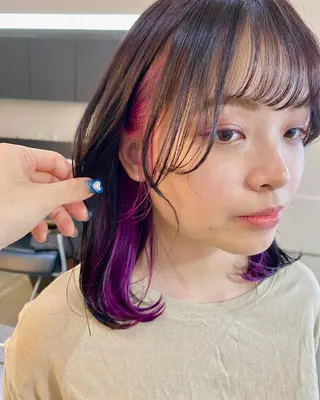カラー 梅田ハイトーン チダ ヒナノのヘアスタイル