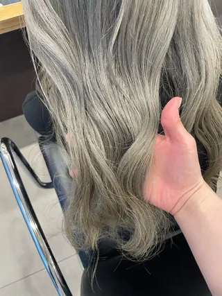 ロング カラー 佐藤 由依/透明感カラーのヘアスタイル