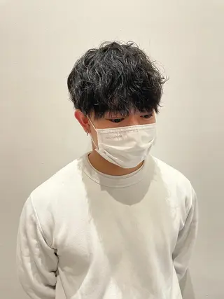 ミディアム 佐々木 芽衣のヘアスタイル