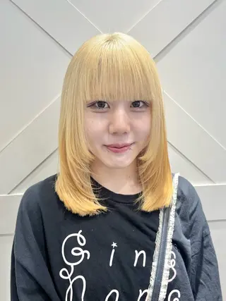 ロング カラー ブロンドブリーチ カラーシールエクステのヘアスタイル