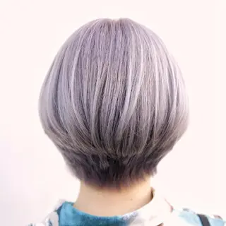 ショート カラー 艶髪✨ハイトーン ✨ホワイト✨北宗一郎のヘアスタイル
