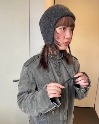 ミディアム カラー MIU/ルーツカラー 顔まわりレイヤーのヘアスタイル