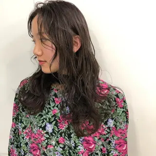 カラー ニシオカ タクヤのヘアスタイル