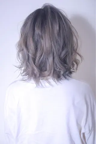 ミディアム カラー 伊藤 裕貴のヘアスタイル