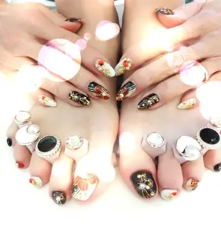 ネイル エステとネイル ローズコンフォートのネイルデザイン