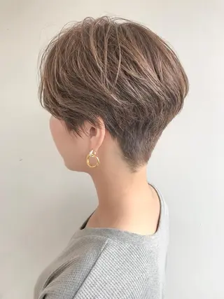 ショート ショート/レイヤー なら石井知希のヘアスタイル