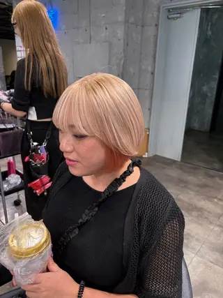 ショート カラー ハイトーンブロンド 横浜💞ミオのヘアスタイル