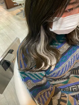 セミロング カラー エクステ／インナー カラー 礒野朱里のヘアスタイル