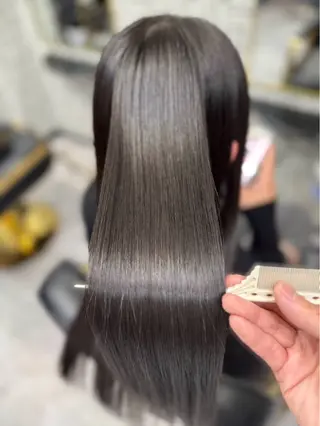 セミロング 冨吉 咲笑のヘアスタイル