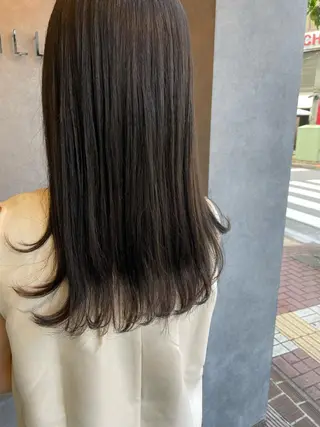 セミロング N° jillva 腰山 菜々美のヘアスタイル