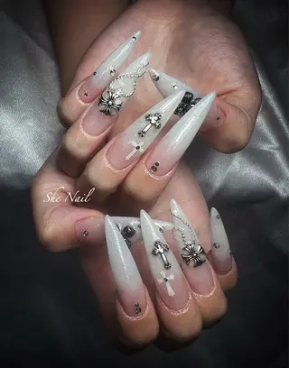 ネイル She   Nail所属・ISA_ BELLAのネイルデザイン