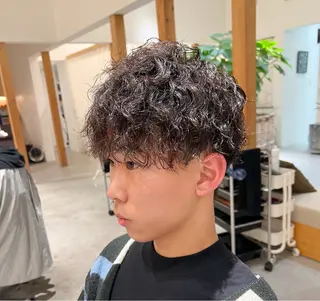 ショート パーマ メンズ 服部 雄輝のヘアスタイル