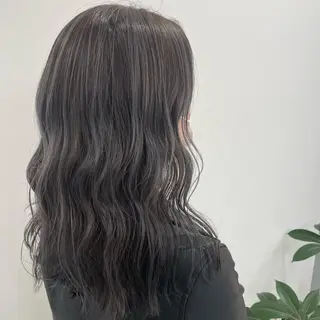 カラー ブリーチ・縮毛矯正 ハイトーン・三島佳音のヘアスタイル