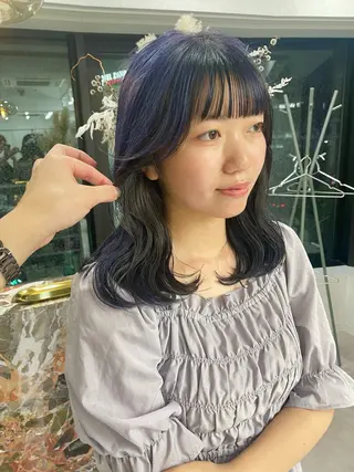 セミロング 切りっぱなしボブイヤ リングカラー清水隆央のヘアスタイル